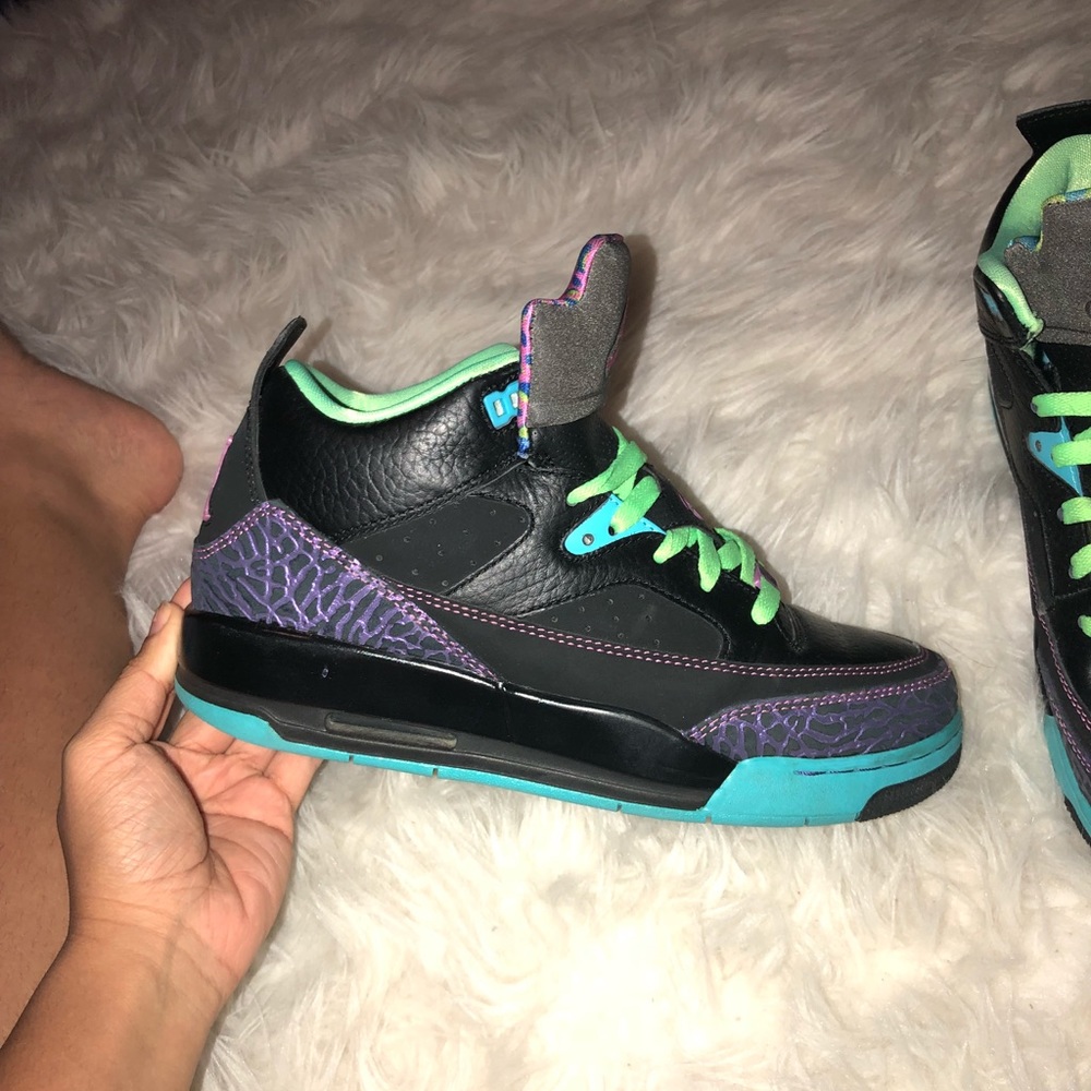 Shoes - Picture 4 of 8